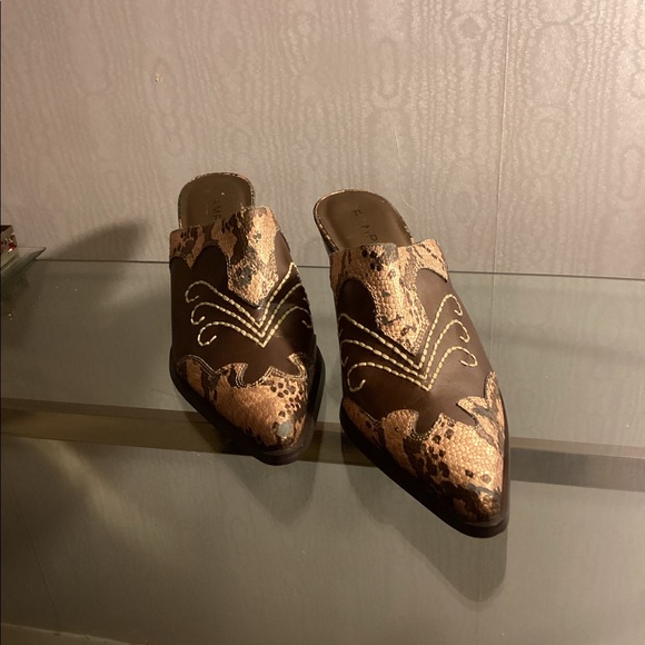 RAMPAGE RIVETED BROWN & GOLD COWGIRL STYLE SLIP ON POINTED TOE SHOE SZ 8.5 - Picture 4 of 8